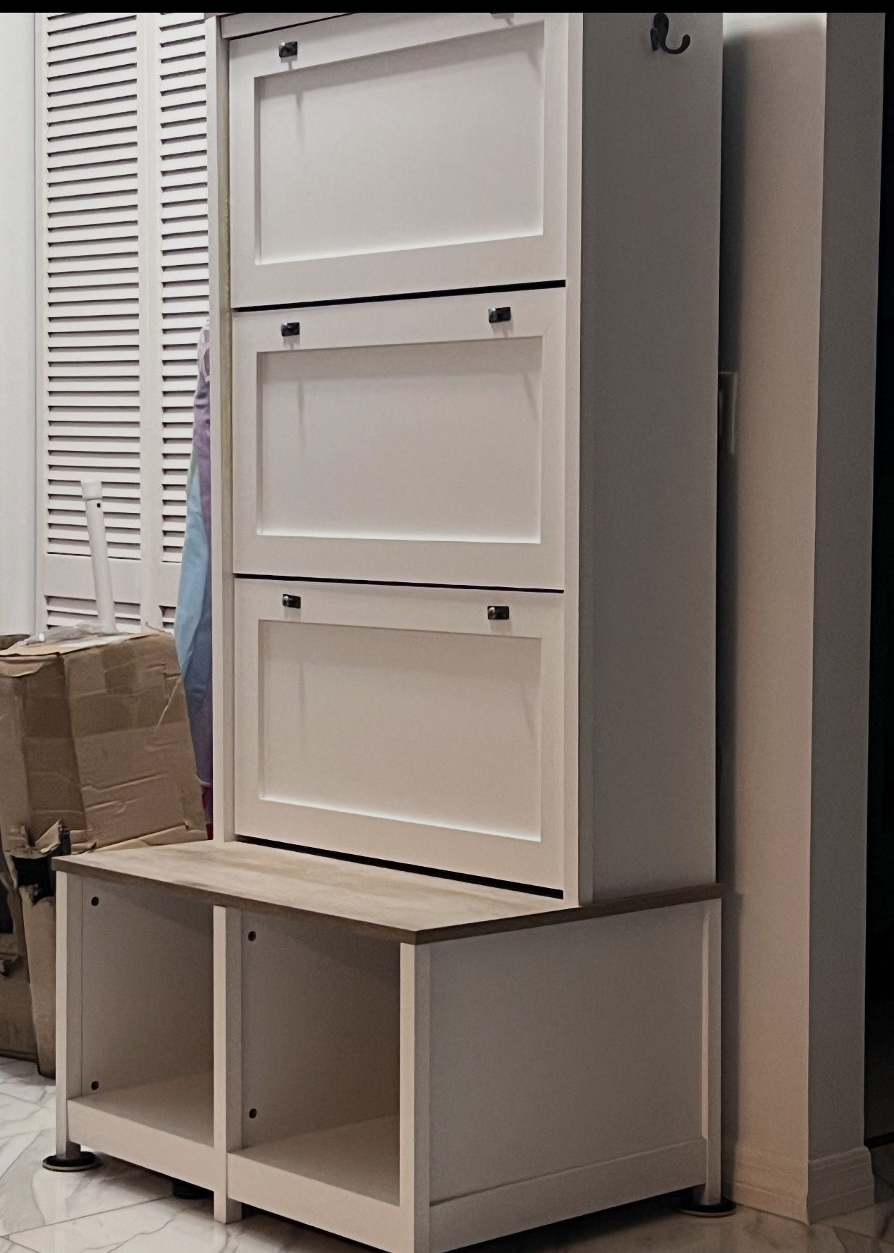 Shoe Holder With Bench