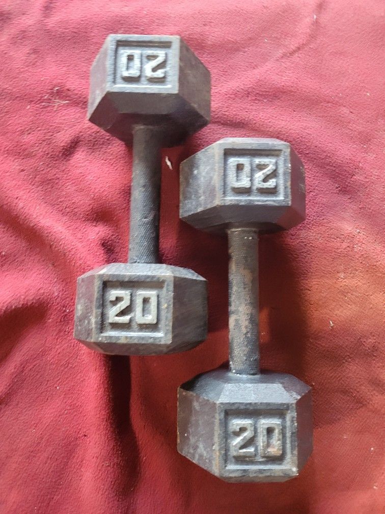 SET OF 20LB  HEXHEAD DUMBBELLS
 TOTAL 40LB. 
11525 S HALSTED  DUNKINDONUTS/7111.S WESTERN WALGREENS 
40$   CASH ONLY  AS IS