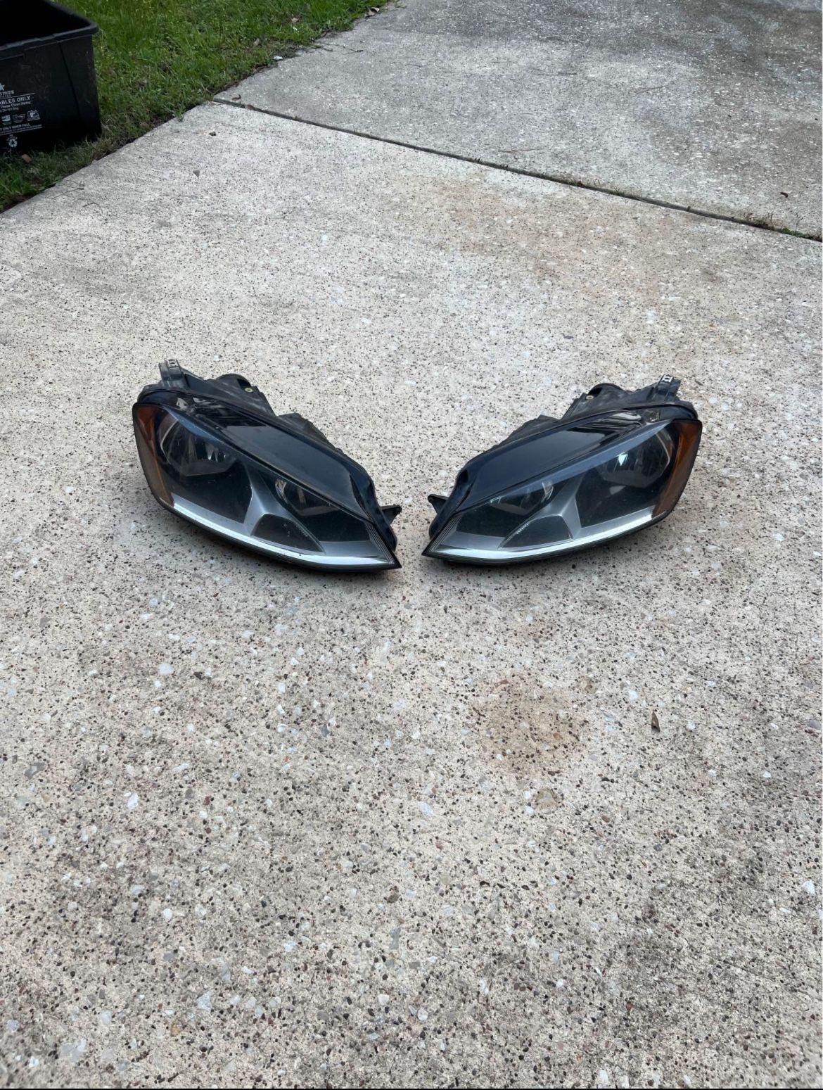 2015 Volkswagen Golf Headlights