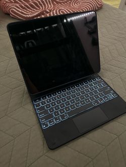 iPad Pro 12.9 inch ESR keyboard case
