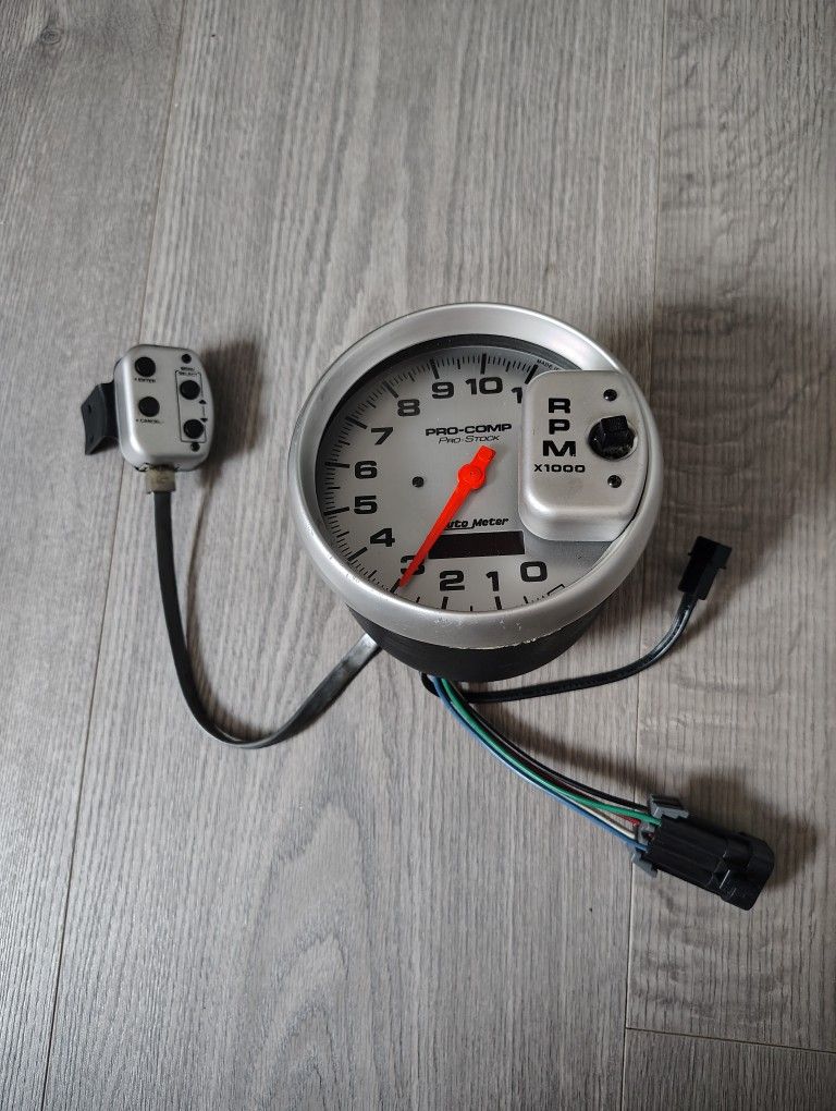 Auto Meter Pro Comp Tach