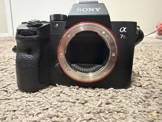 Sony A7R III (Body Only)