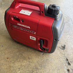 Generador HONDA de 2000 por $ 670
