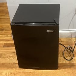 Magic Chef Mini Fridge 2.6 Cu Ft 