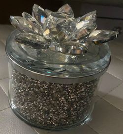 Round lotus box
