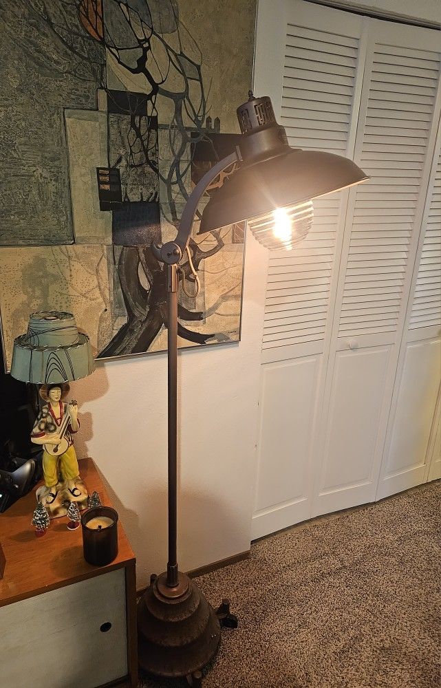 PENDING Deco Industrial General Electric Sun Lamp GE