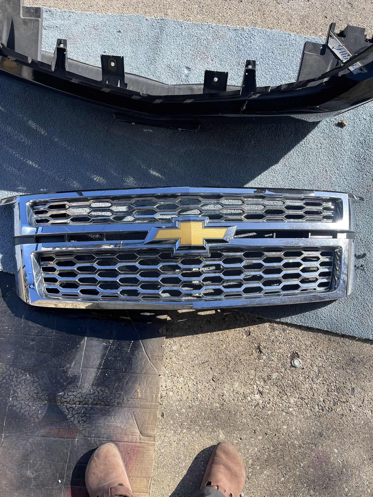 Chevy Tahoe/suburban Headlight And/or Grill