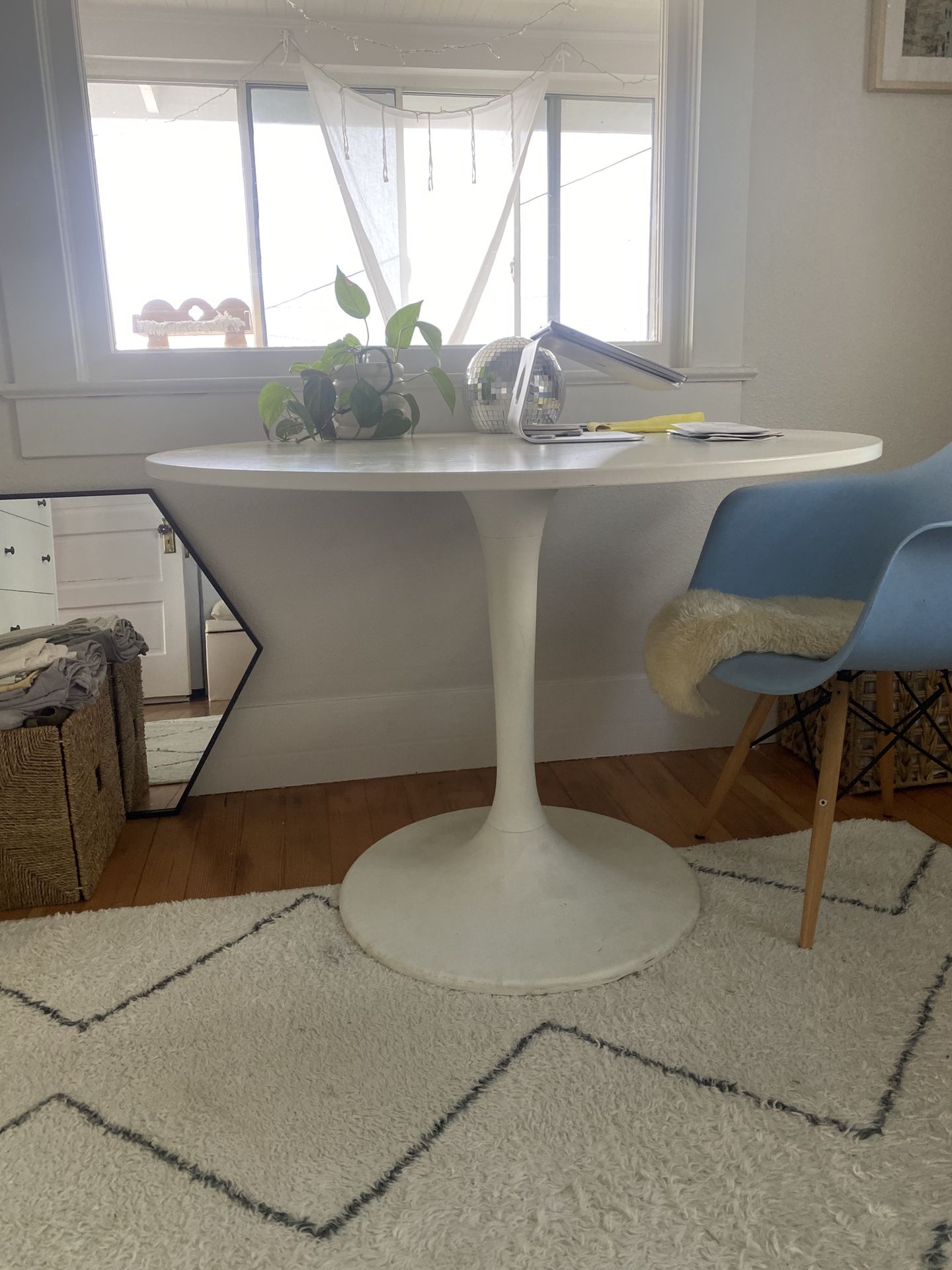 Crate & Barrel White Tulip Table 42in X 31in