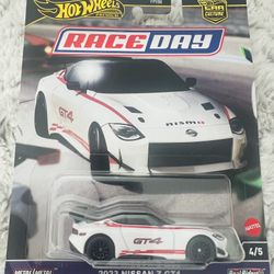 Hot Wheels Premium 2023 Nissan Z GT4 Race Day