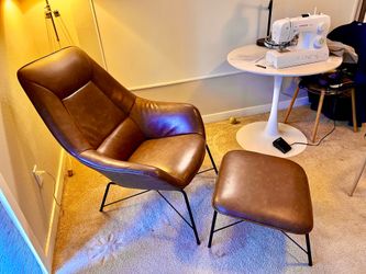 Lounge chair with ottoman