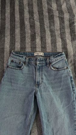 Light Wash Abercrombie Baggy Jeans Size 00/24