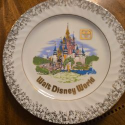 WALT DISNEY WORLD SOUVENIR PLATE CASTLE GOLD TRIM MADE IN JAPAN