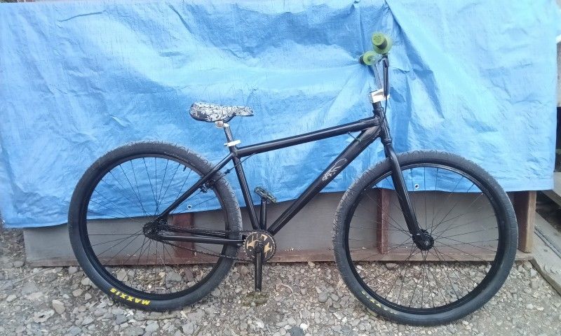 29in Throne BMX Bike With Steve -O Autograph