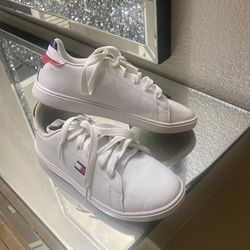 tommy hilfiger size 4 kids shoes 