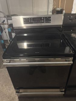 Frigidaire Convention Stove New 