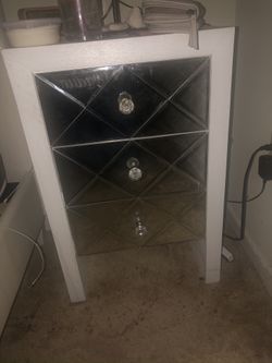 Mirrors 3 drawer nightstand