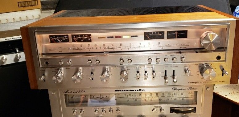 Pioneer SX-980 AM/FM Stereo Receiver.