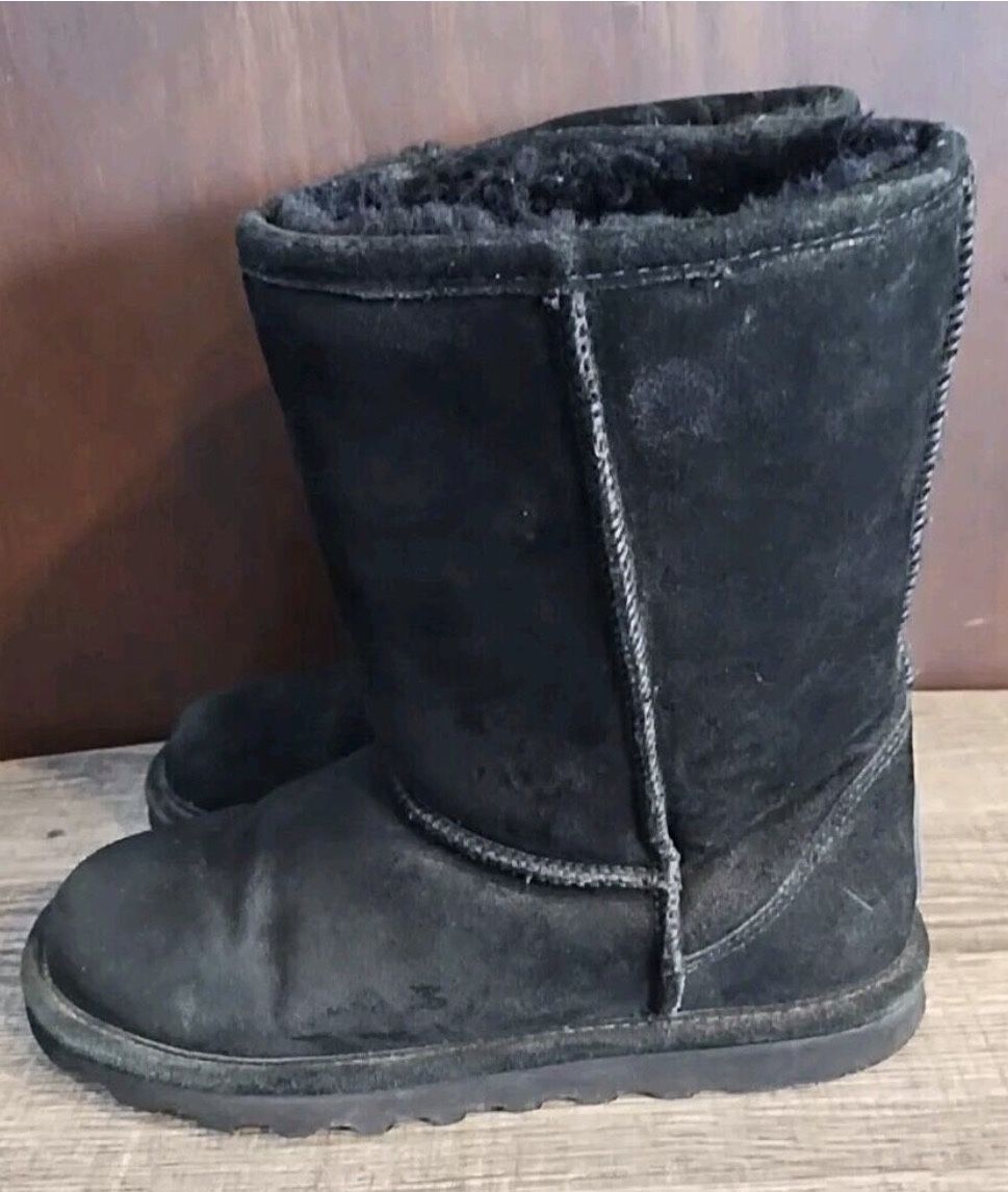 BEAR PAW BLACK MID CALF BOOTS SIZE 8 Runs Small