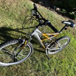 Magna Exciter Series 24 Inch Bike