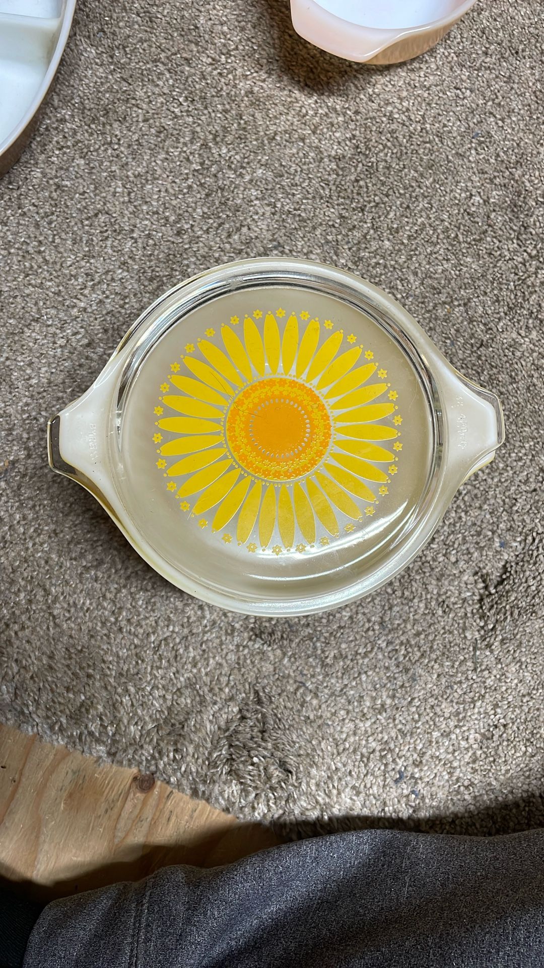 Pyrex Sunflower Yellow Dish 2x w/ Lid