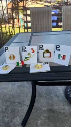 Mexico Pins and clips $10 
