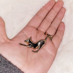 2 Brooches 