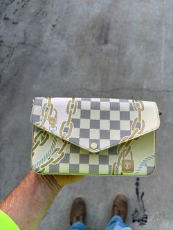 Lv purse