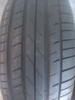 Tire 275/55R19