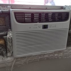 Frigidaire 12,000 Btu 115-Volt Window-Mounted Compact Air Conditioner With Remote Control Capabilities, Cools Up To 550 SQ Ft