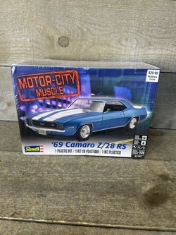 Revell 1969 Chevy Camaro Z/28 RS Motor-City Muscle 1/25 Model Car Kit 85-7457