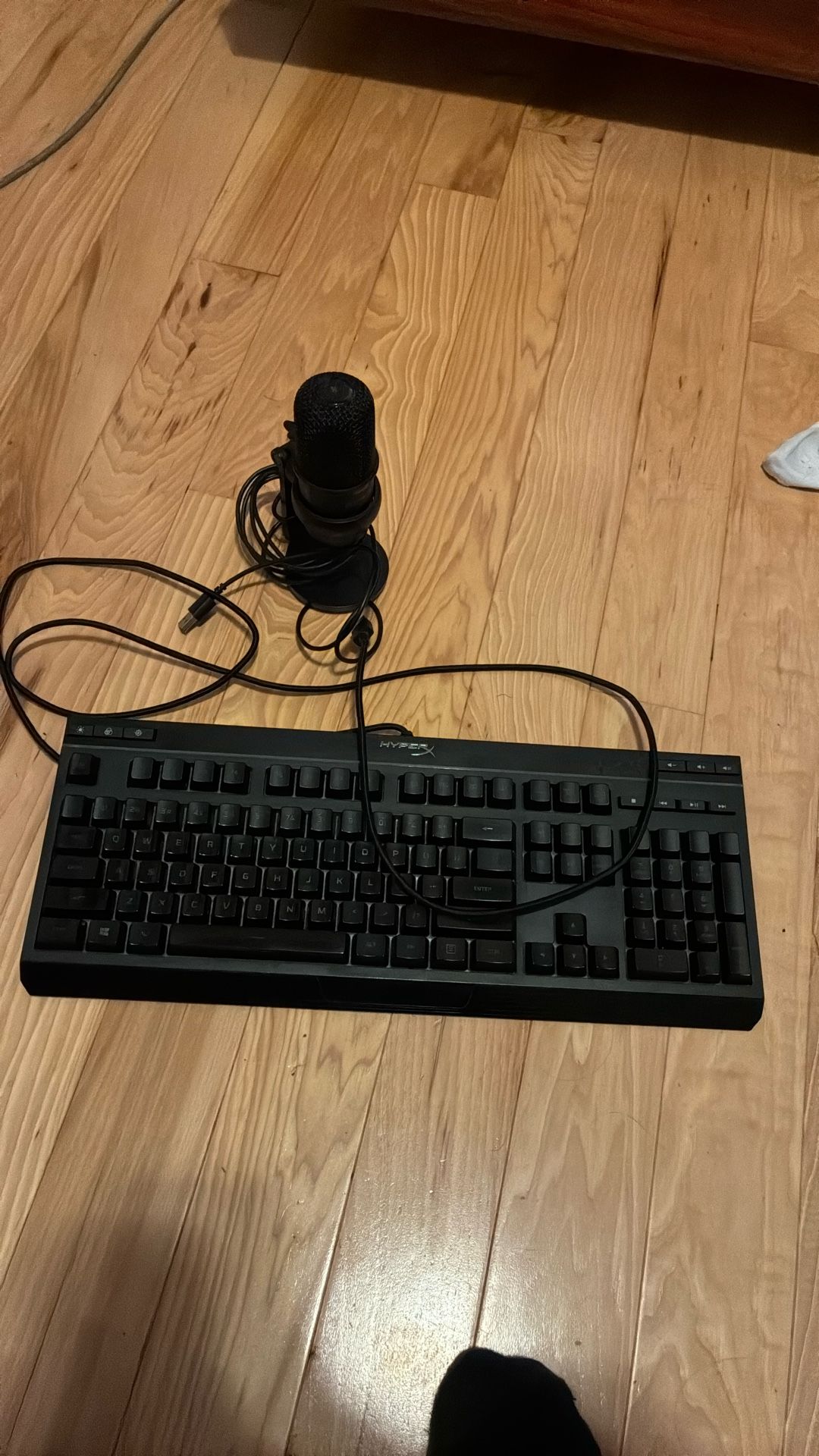 Hyper X Keyboard And Desk Mic