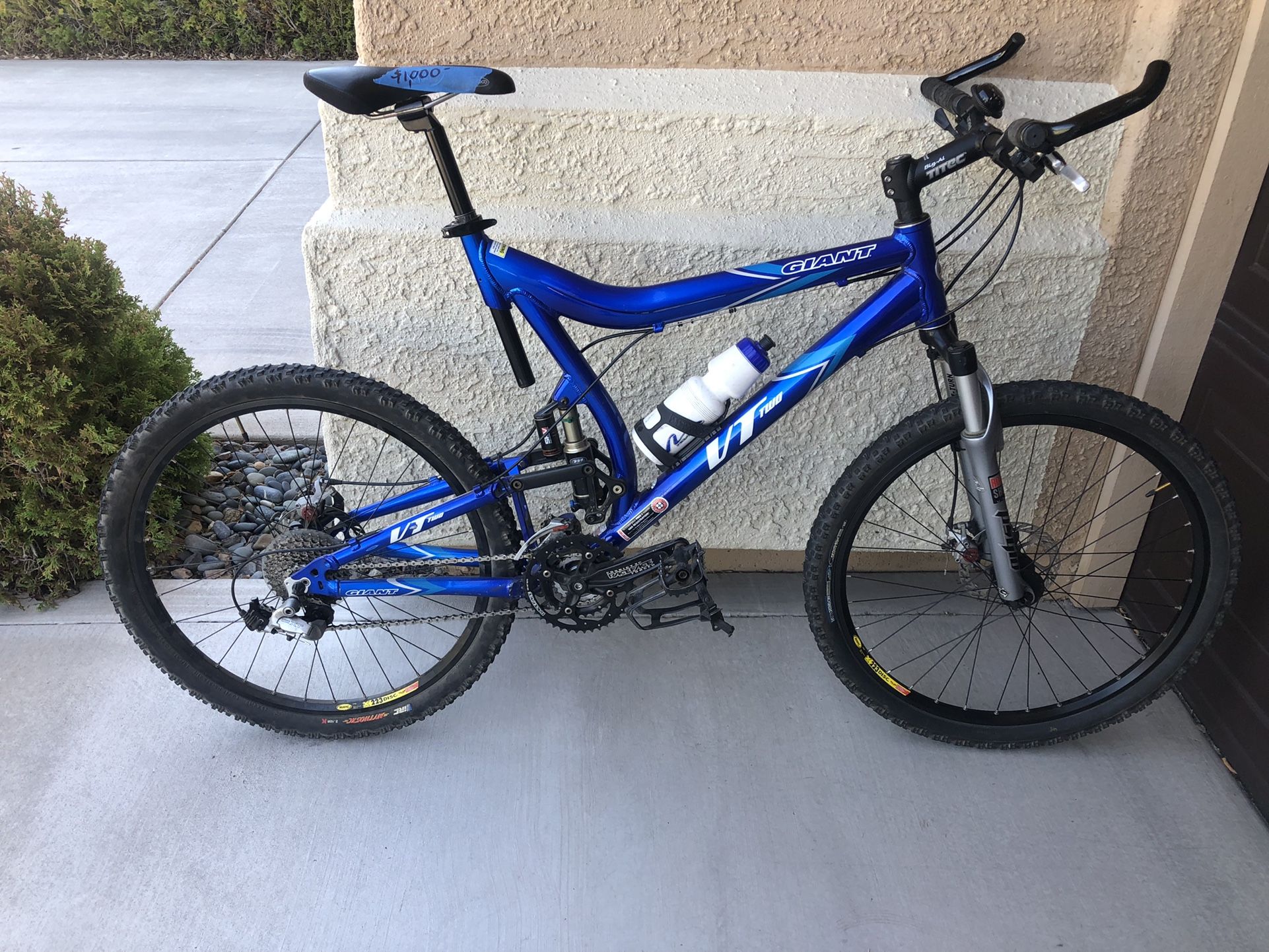Giant VT2 MOUNTAIN BIKE