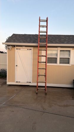 Extension ladder fiberglass  24 Ft