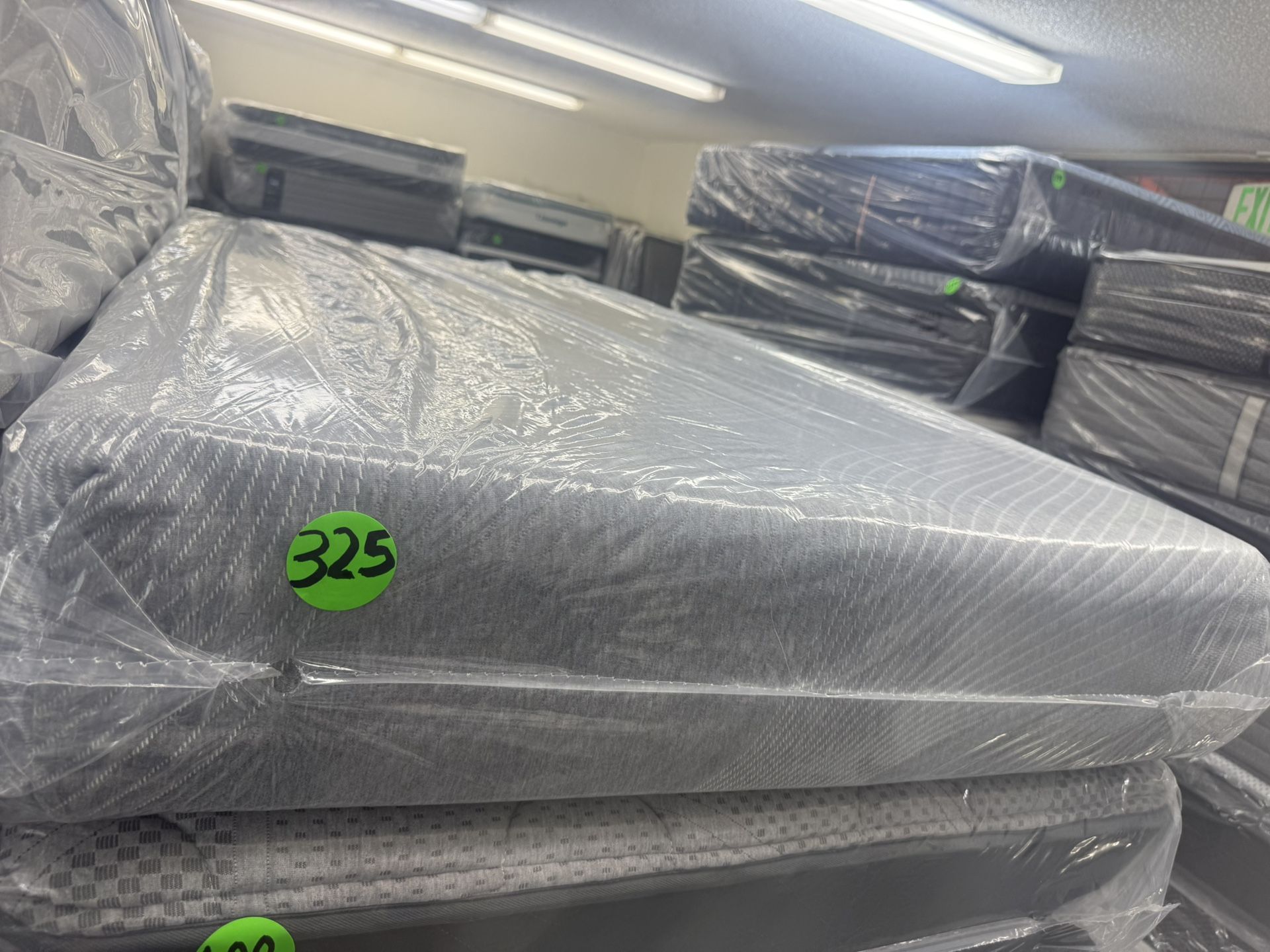 TWIN SIZE MEMORY FOAM MATTRESS & BOX SPRING BED SET