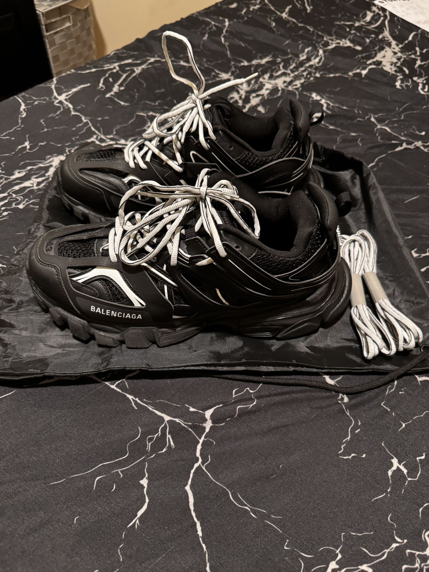 BALENCIAGA TRACKS BLACK/WHITE 2021