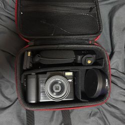 4k Vlog Camera W/ Microphone & Case 