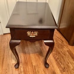 2004 Harden Furniture End Side Accent Table Cherry Queen Anne Style 1 Drawer
