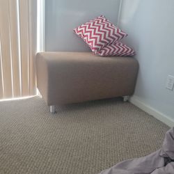 Ottoman With Pillows 