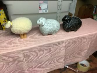 3/sheeps figurines