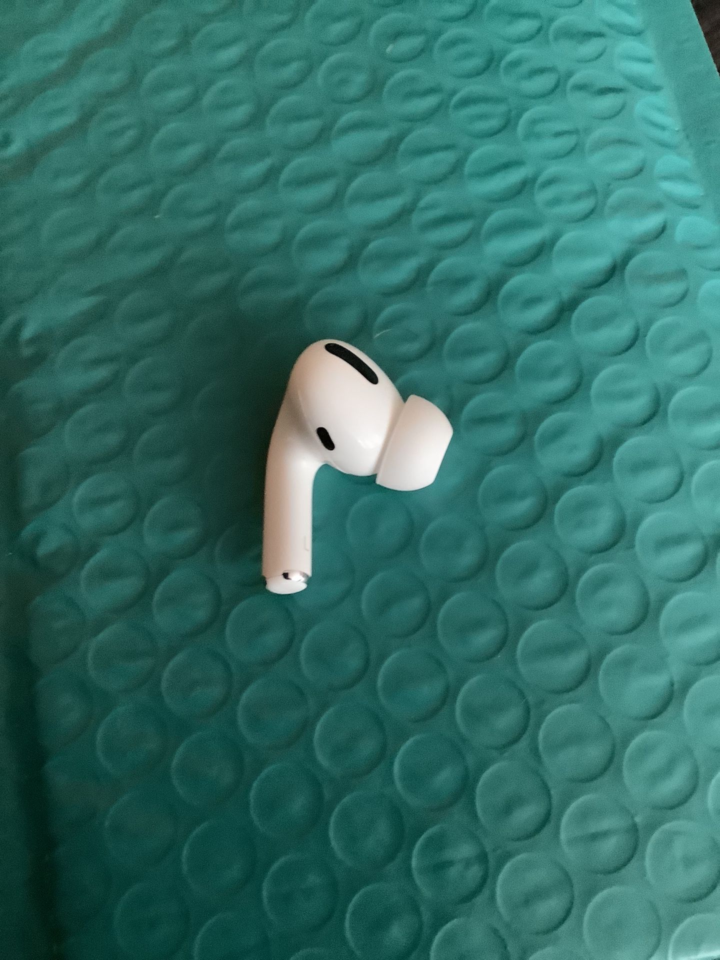 Left Apple AirPod Pro