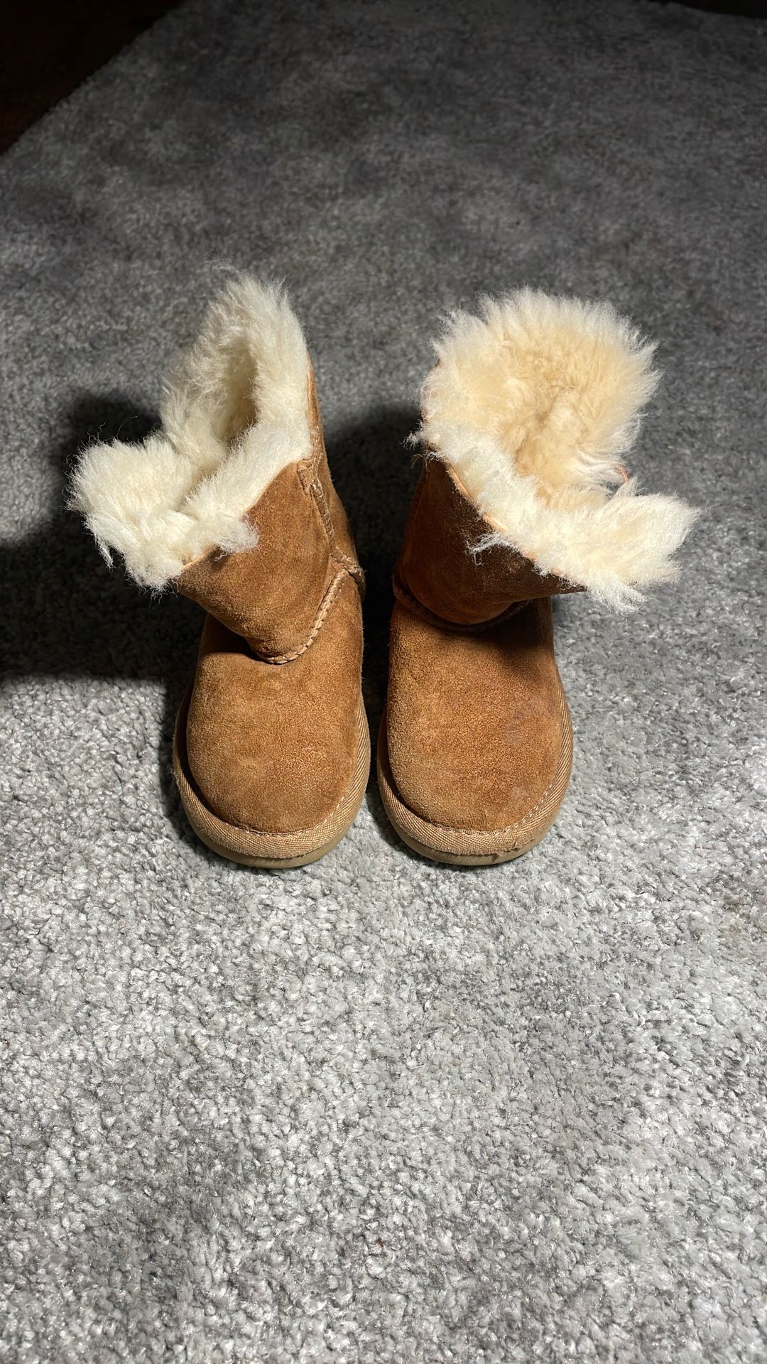 UGG