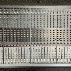 Sound Mixer - Mackie Onyx 32-4
