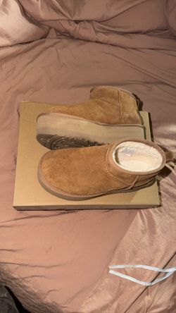 Ultra Mini Platform Uggs Size 6 Woman