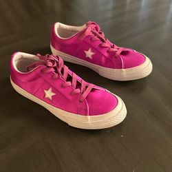 Girl’s Shoes Size 3