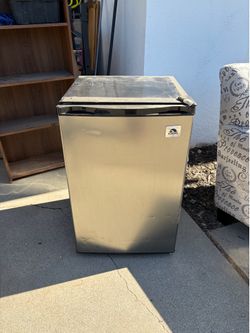 Igloo Mini Fridge