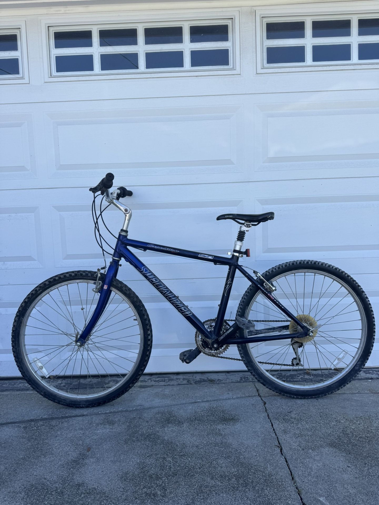 🚴 Specialized Hardrock Mountain Bike – 17” Frame (fits 5’5”–5’10”)