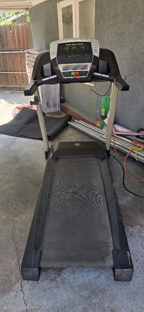 Treadmill with incline
