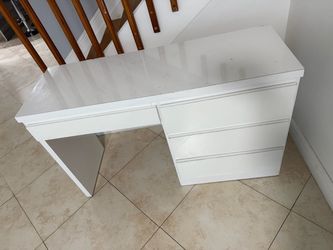 White Desk with Drawers,escritorio