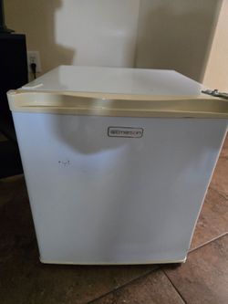 Emerson Mini Fridge – Works Great!