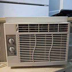 Trek 5050 BTU WINDOW AC Works Great 